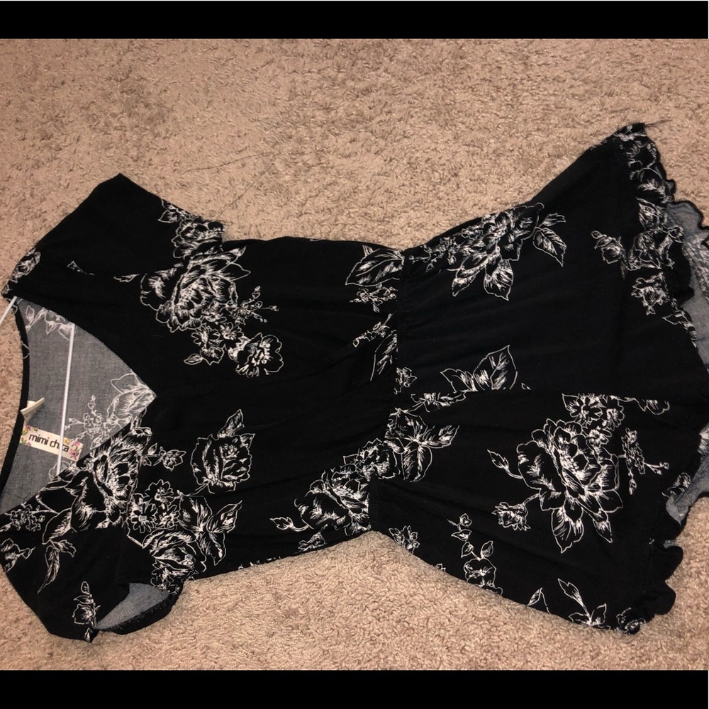 Vneck floral romper!